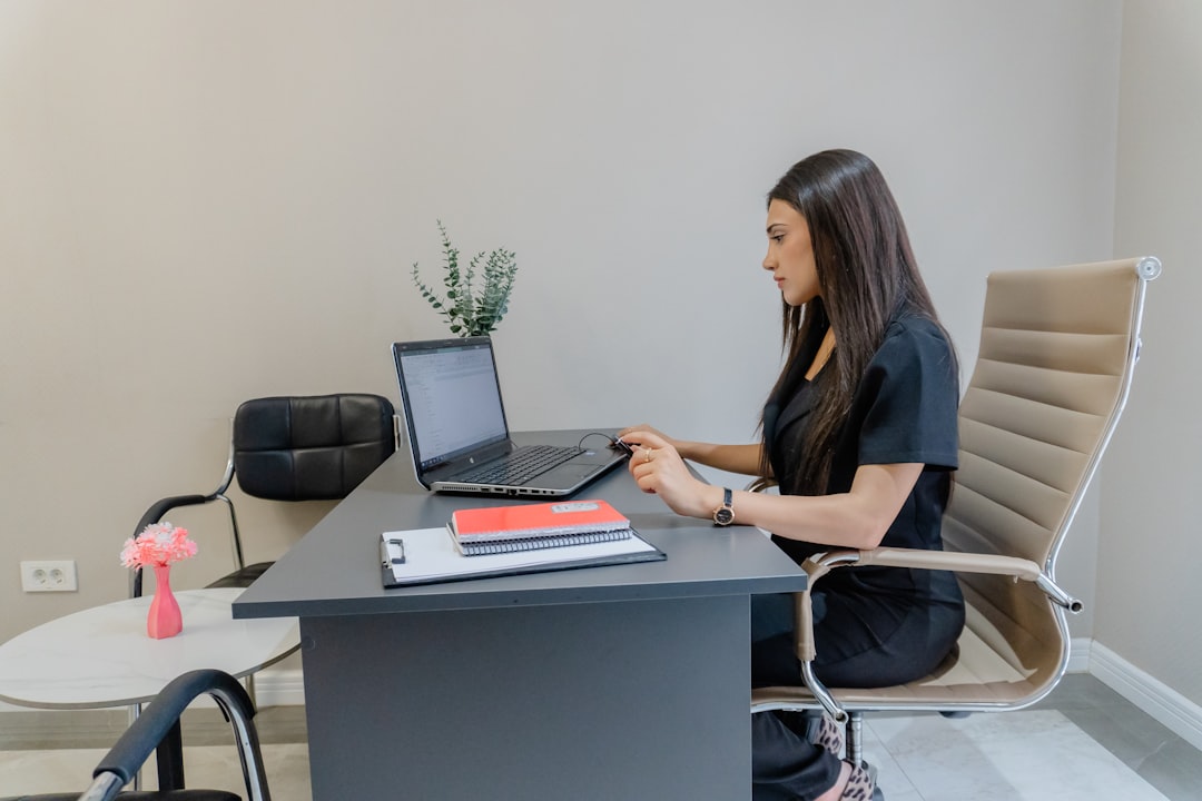 Absenteísmo e presenteísmo: como a saúde mental move o trabalho